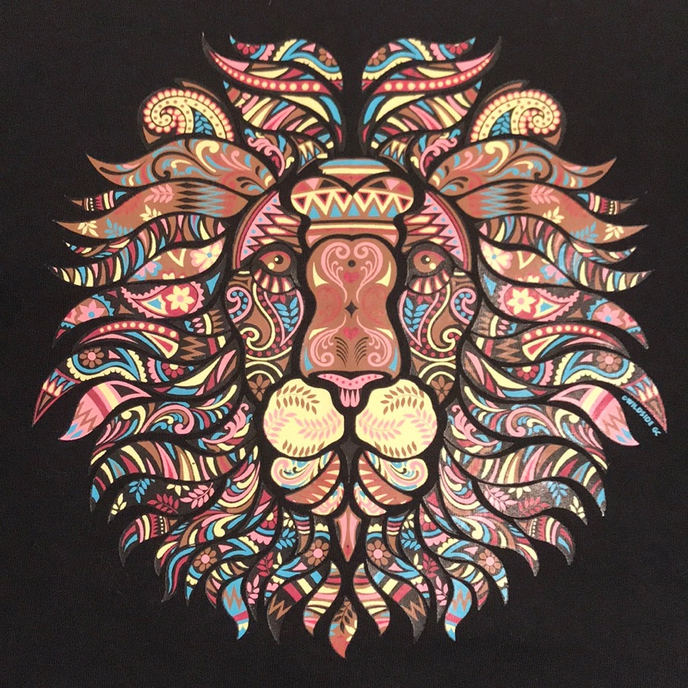 NEW Gildan Pastel Lion T-shirt size medium